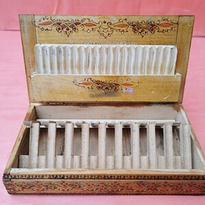 Ancienne boîte à tabac à cigarettes fabriquée à la main en bois vintage