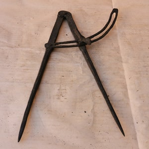 Old vintage metal drawing compasses fot tin sheet metal rare building instrument