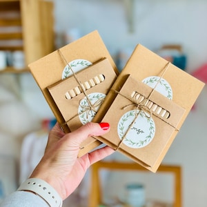 CAJA LÁPICES colores con o sin  LIBRETA kraft personalizada