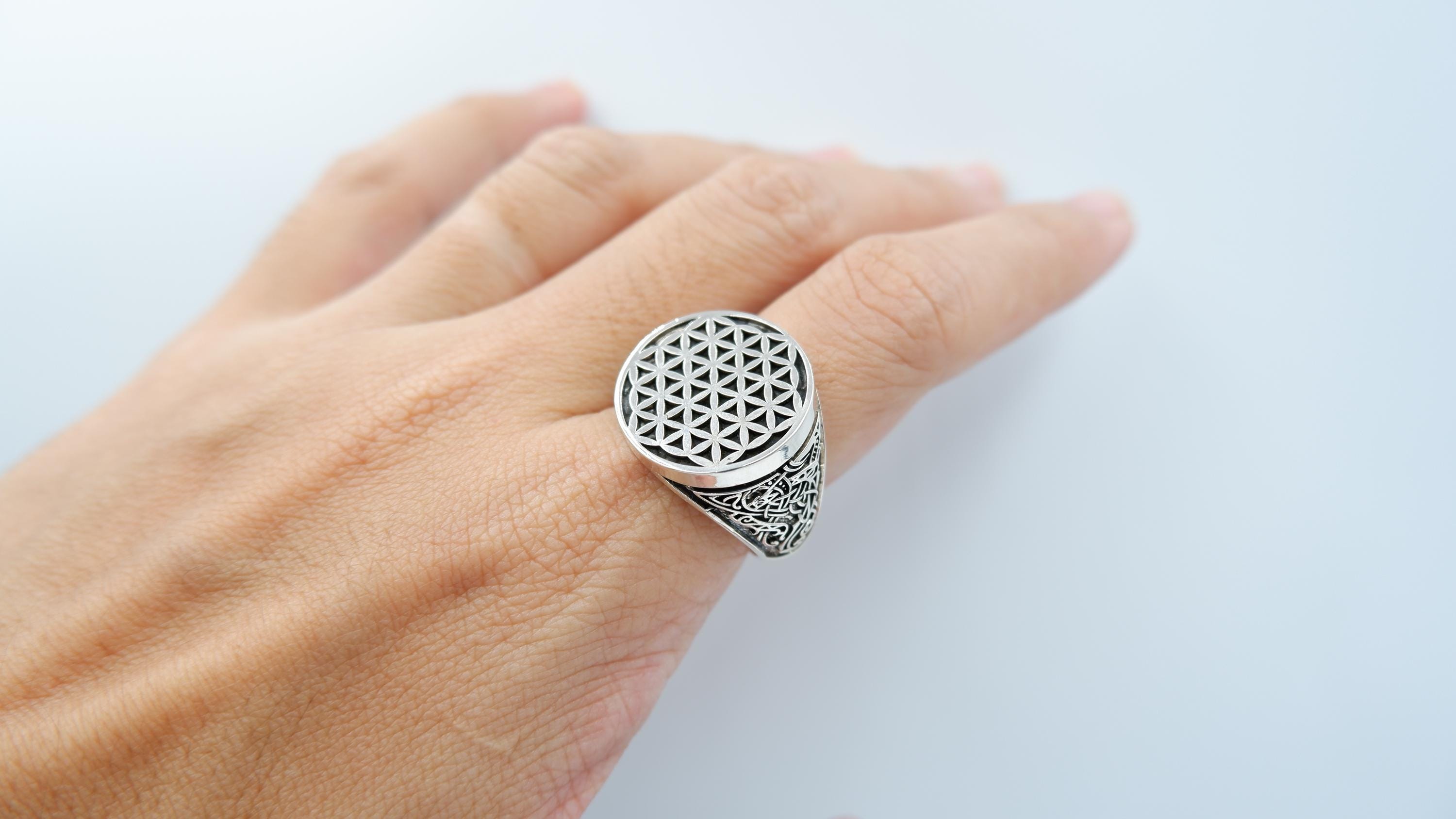 Life　TORSADE RING　#18　silver 925 Llife（ライフ）の「Llife TORSADE RING（リング）」 - WEAR