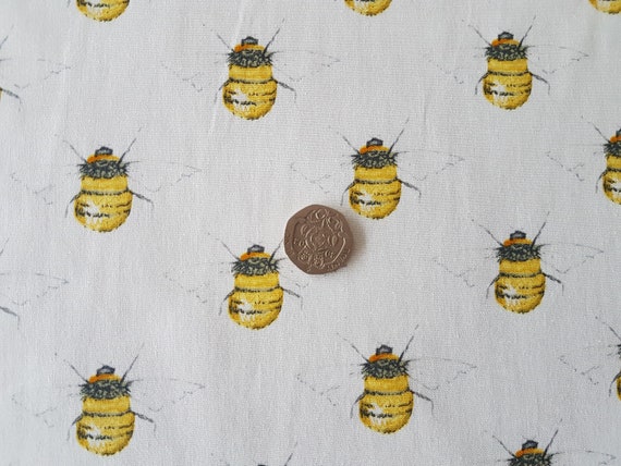 ROSE /& HUBBLE NAVY BUMBLE HONEY BEE FABRIC 100/% COTTON 112CM WIDE PER HALF METRE