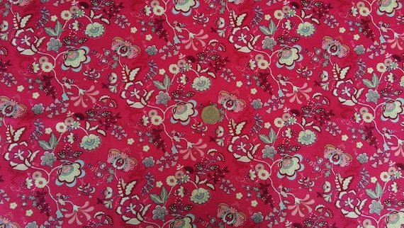 For Quilting /& Sewing Cotton Fabric Small White Flowers On Cerise Material