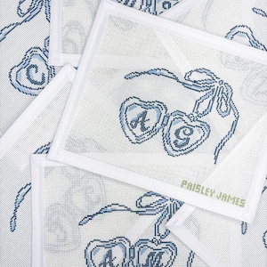 PRÉ-VENDA Tela para bordado em ponto cruz com pingente de coração