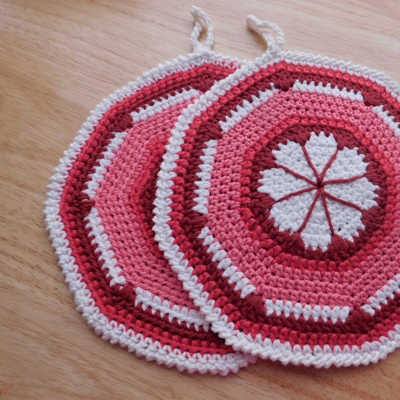 Set of 2 Soft Haxagon Shape Hand Crocheted Potholders Hot Pads Kitchen Decor Vintage Pattern
