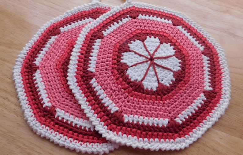 Set of 2 Soft Haxagon Shape Hand Crocheted Potholders Hot Pads Kitchen Decor Vintage Pattern