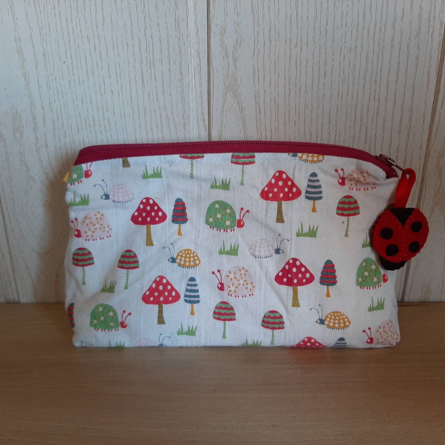 Pochette/Trousse en Tissu Motifs Coccinelles Pour Ranger Ses Crayons