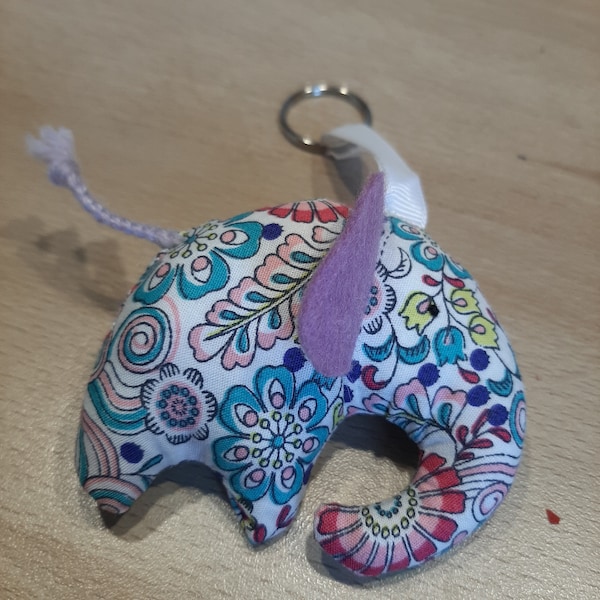 Porte-clés éléphant en tissu