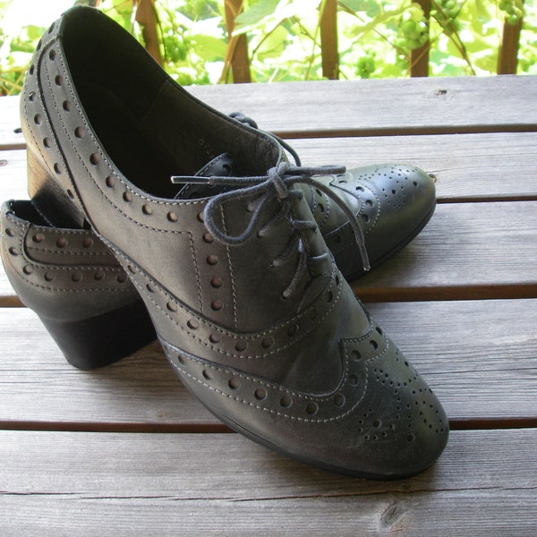 Ladies Women Vintage Retro Ugo Torrini Italian Oxfords gray blue wing tip 20s 30s 40s style leather lace shoes low heels size 9.5 US 41 EU