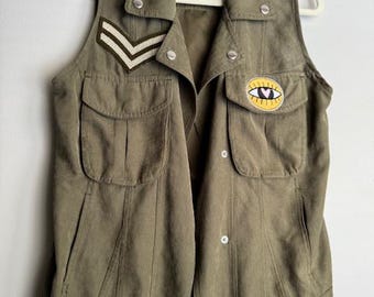Chaleco hipster vintage verde militar de patchwork reciclado para mujer - Estilo retro - Punk, bohemio, con parches