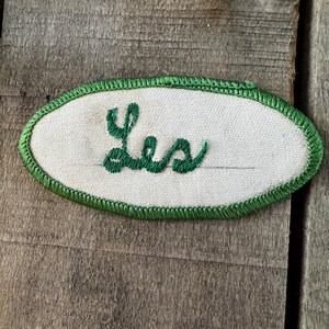 Targhette vintage Les usate ricamate da cucire, ovali bianche con toppa verde