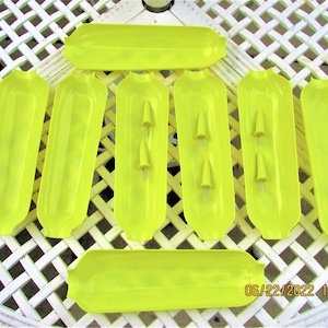 Maiskolben Kunststoff Teller oder Teller (8) mit Maiskolbenhalter (6) Vintage