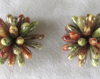 Pendientes de clip multicolor de celuloide de los años 70 para el Día de la Madre.