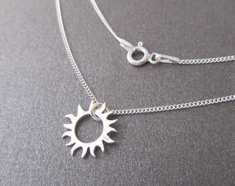 Minimalist necklace pendant sun silver 925/1000e