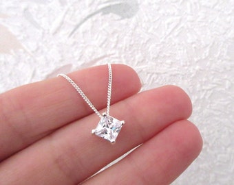 Collier ras de cou solitaire zirconium CZ et argent 925/1000e