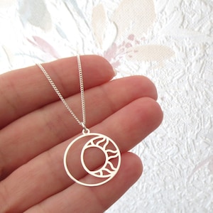 Round moon sun pendant necklace in 925/1000 silver