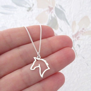 Horse head pendant necklace in 925/1000 silver