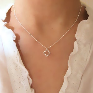 Mini 4-leaf clover pendant necklace with 925/1000 silver satellite chain