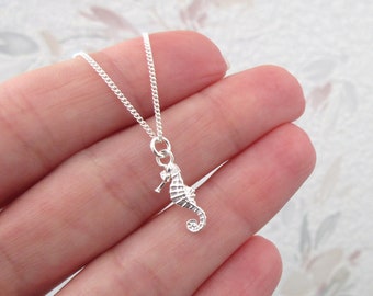 Collier pendentif mini hippocampe en argent 925/1000e