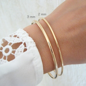 Smooth bangle bracelet in 750/1000 gold plated width. 2mm