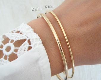 Smooth bangle bracelet in 750/1000 gold plated width. 2mm