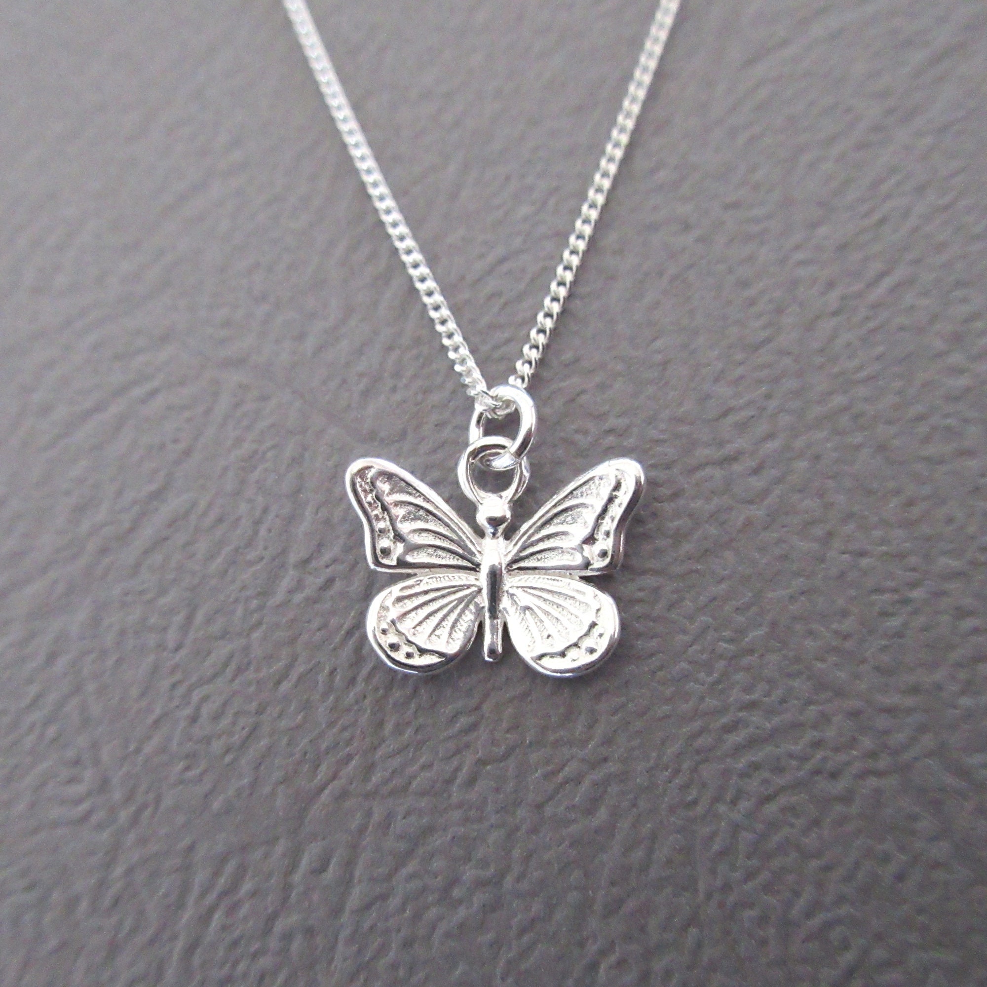 Halskette mit Schmetterlingsanhänger aus 925er Silber