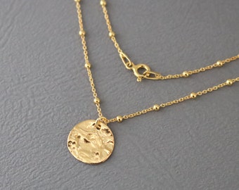 Irregular hammered round medal pendant necklace with gold-plated satellite chain