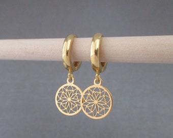 Mini créoles boucles d'oreilles anneaux breloques pastilles ajourées en plaqué or 24 K