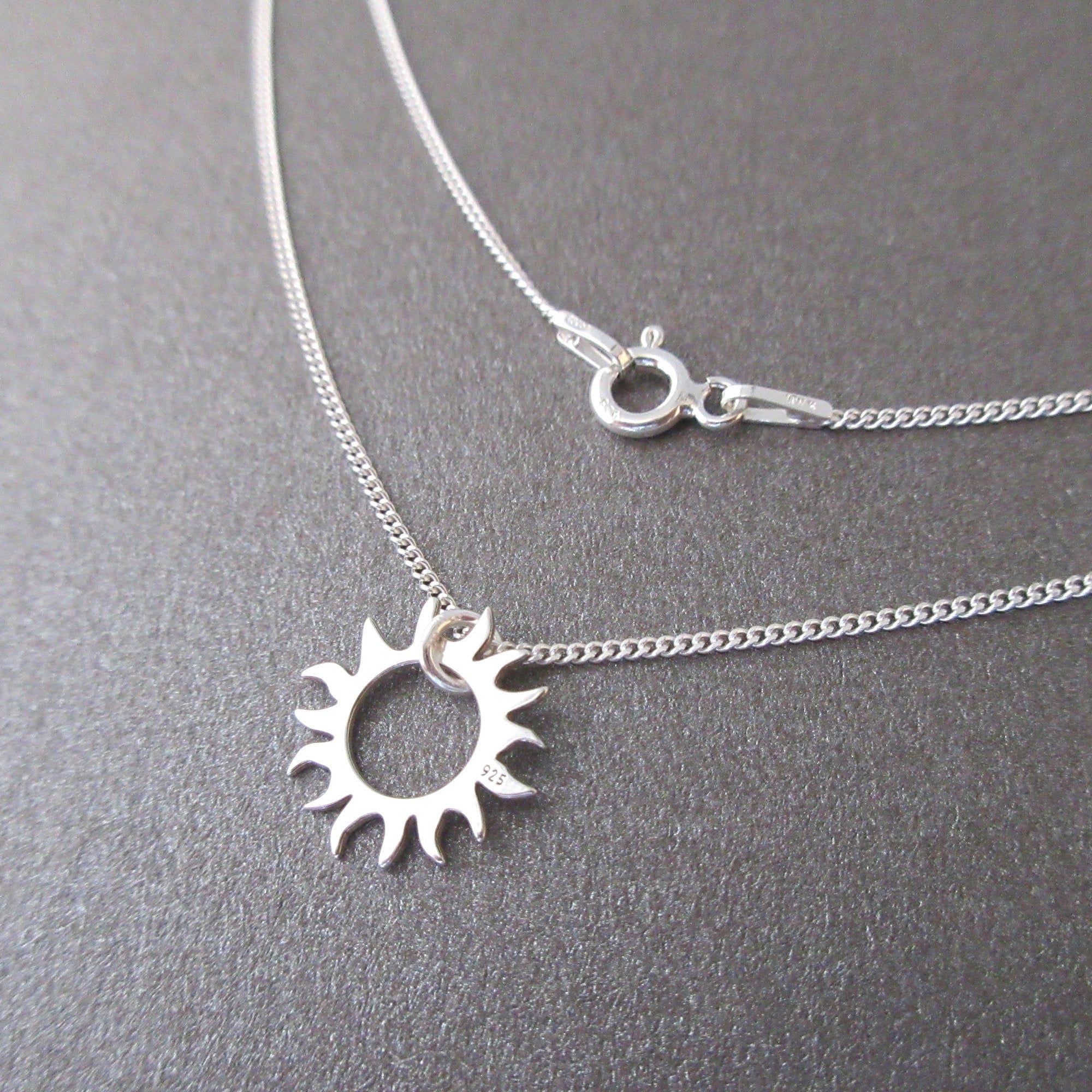 Small minimalist sun pendant necklace in 925 silver