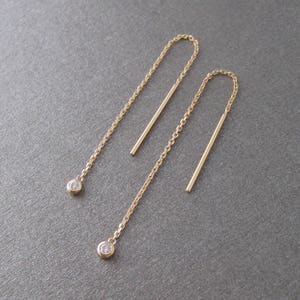 Boucles d'oreilles traversantes chaînes zirconium CZ plaqué or 750/000 image 2