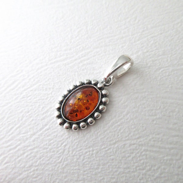 Small pendant with Baltic amber and 925/1000th silver