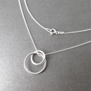 Collier deux cercles entrelacés anneau double toi et moi motif géométrique karma argent 925 sterling image 2