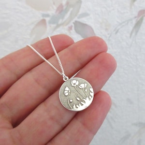 Poppy necklace with round plant flower motif pendant in 925 silver