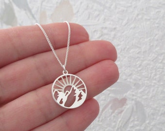 Collier pendentif paysage de montagne soleil voyage globe-trotter argent 925/1000e