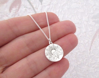 Round pendant necklace engraved sun moon clouds nature in silver 925/1000e