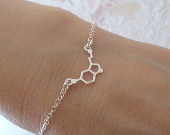 Fine bracelet with delicate minimalist serotonin motif in 925/1000 silver