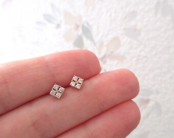 Boucles d'oreilles puces minuscules plaqué or 750/000 et zirconium CZ