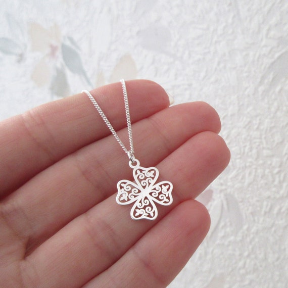 Openwork 4-leaf Clover Pendant Necklace 