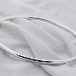 Classic 3 mm smooth bangle bracelet in 925/1000 silver