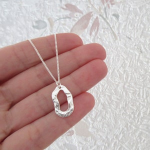 925/1000th silver minimalist hammered oval pendant necklace