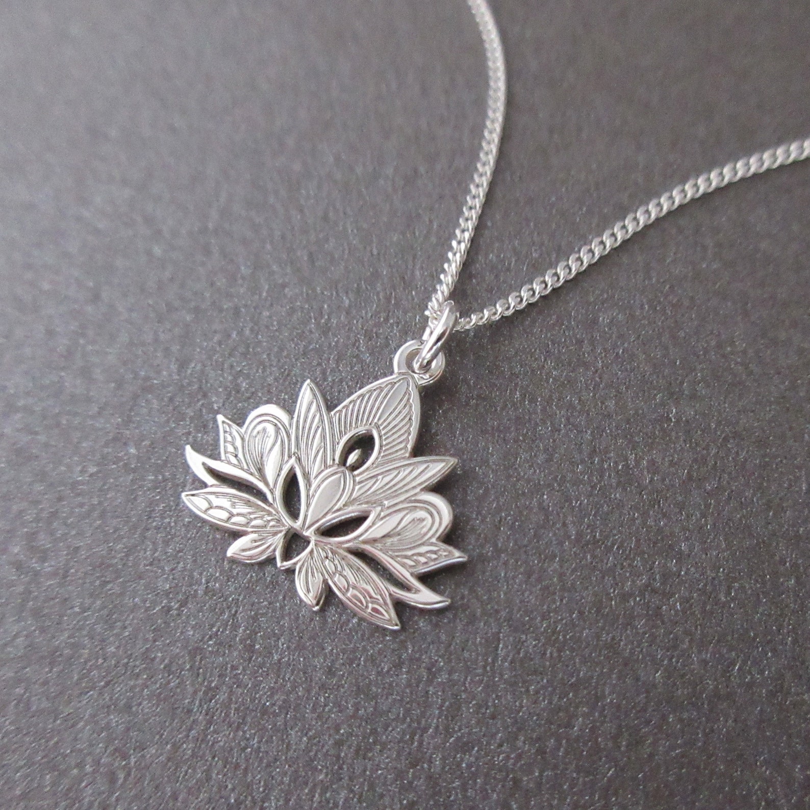 Collier argent Lotus main image 1