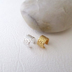 Bague d'oreille manchette de cartilage ear-cuff effet martelé en argent 925 ou plaqué or