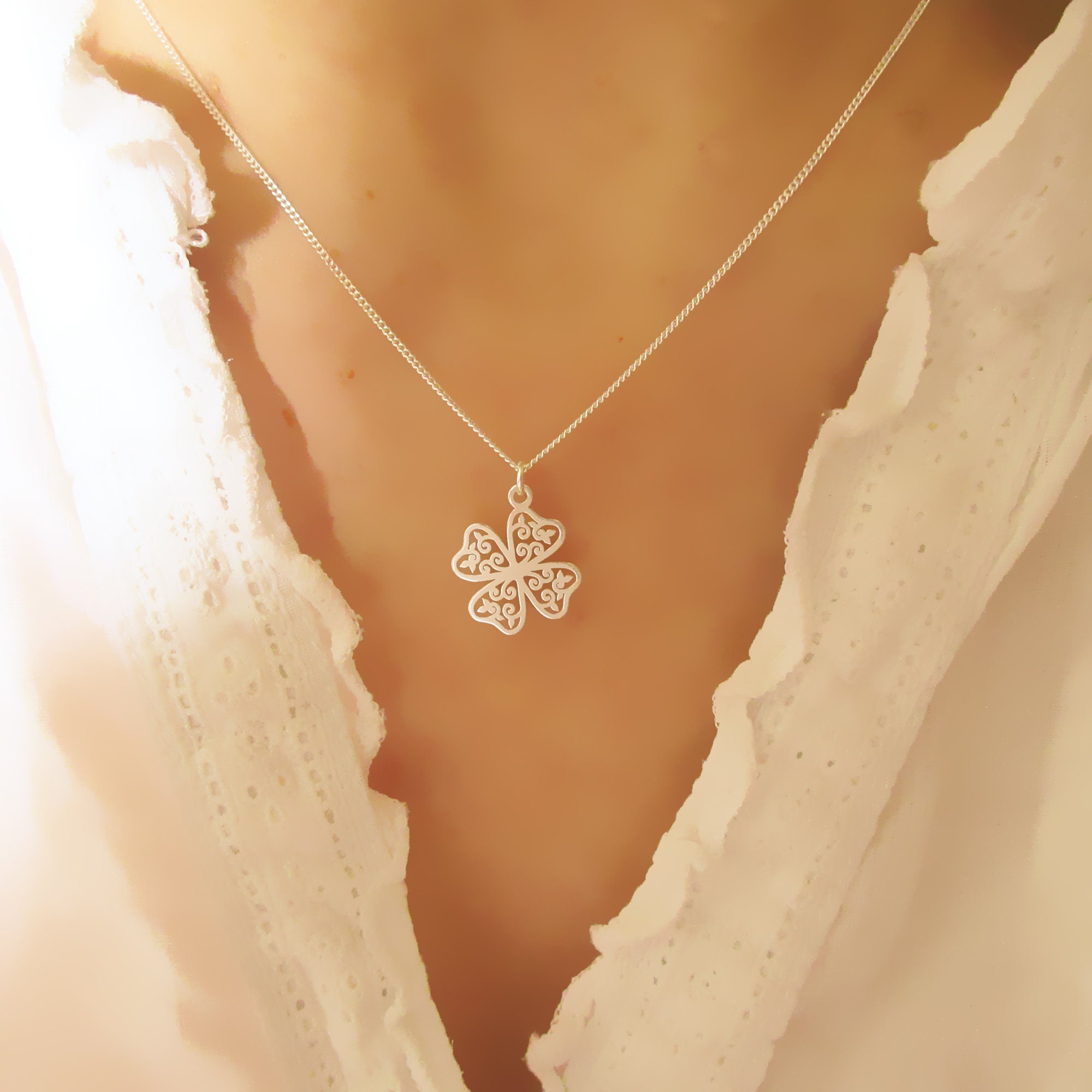 Collier Porte-bonheur Trèfle 3D Boule Pendentif - Neuf Parisienne
