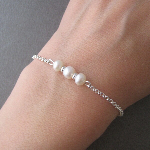 Bracelet trois perles de culture et argent 925/1000e