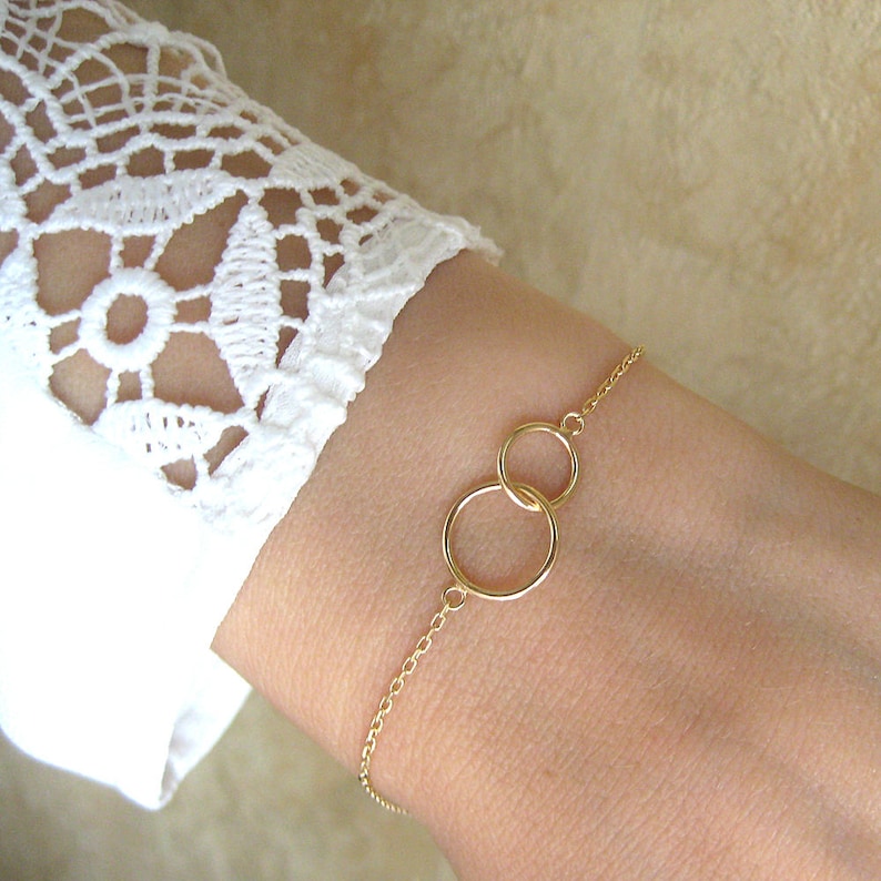 Bracelet two circles intertwined rings you and me in gold