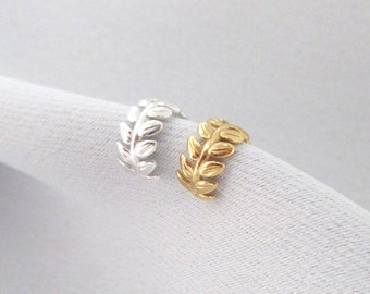 Small cartilage ear cuff with laurel leaf motif in 925 sterling silver or gold plated