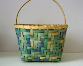 Vintage Flower Vase Basket Weaving Kit Lyn Siler and Carolyn Kemp design dyed reed instructions 4.5 x 6.25h x 5.25 d