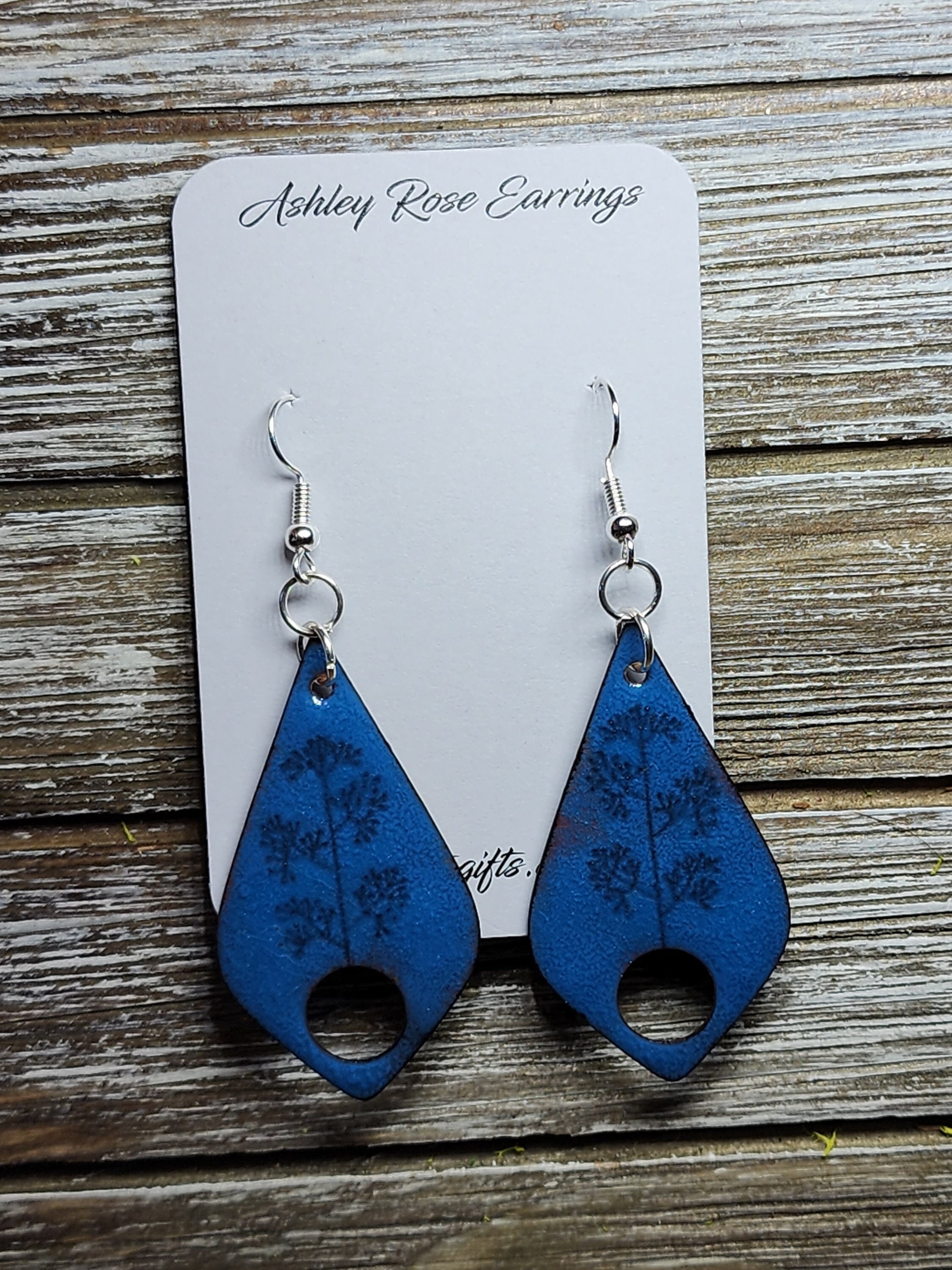 Oblong Pointed Teardrop with Flower Decal Blue
