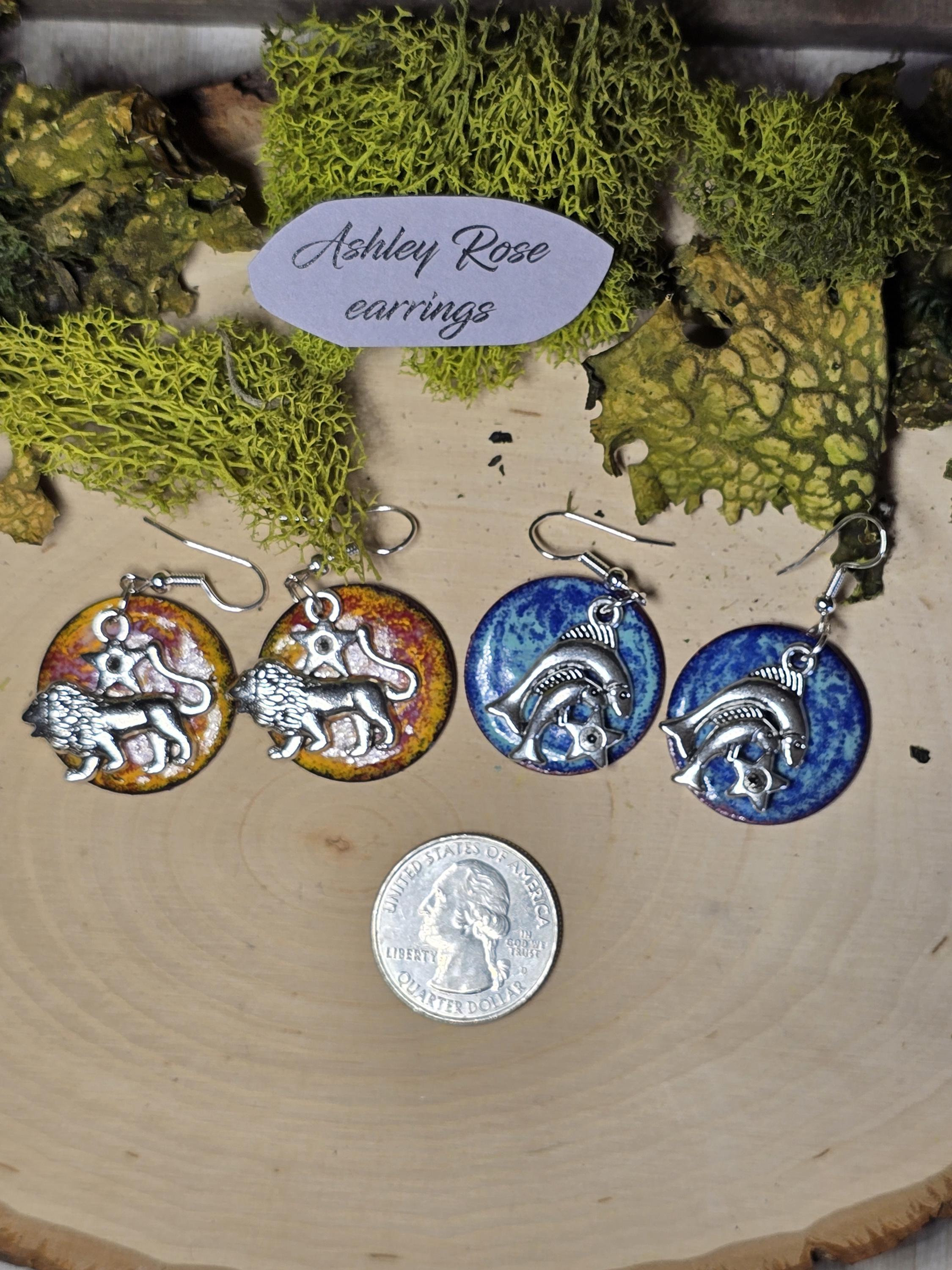 Pisces the Fish with Blue and Green background - Thumbnail 3