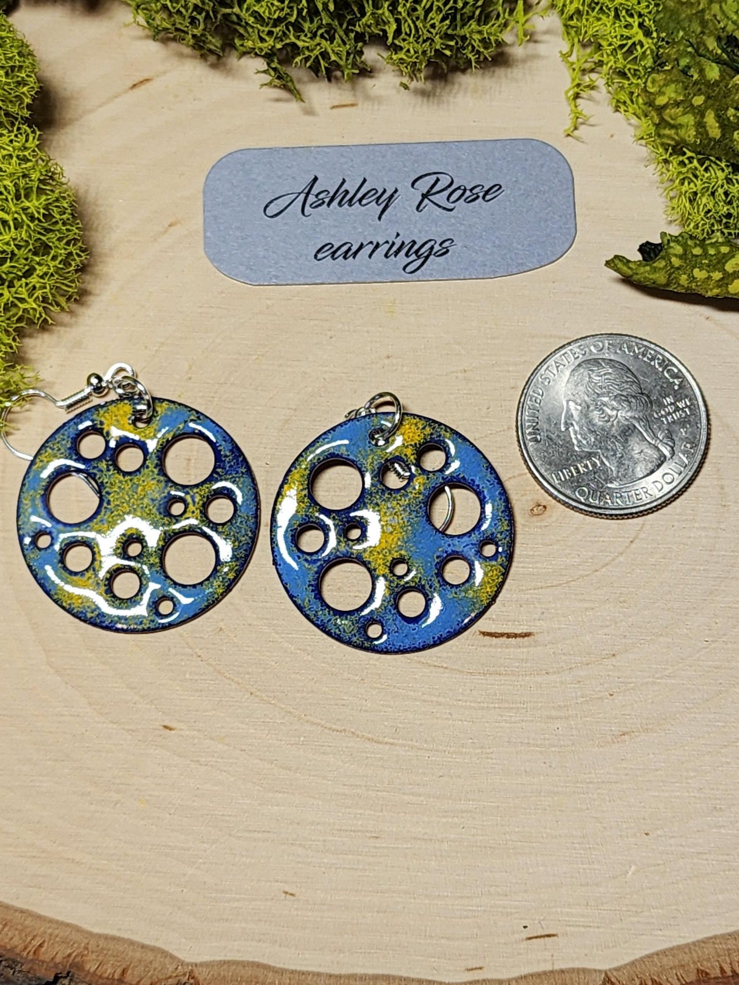 Holey Circle with Blues and Yellow - Thumbnail 3