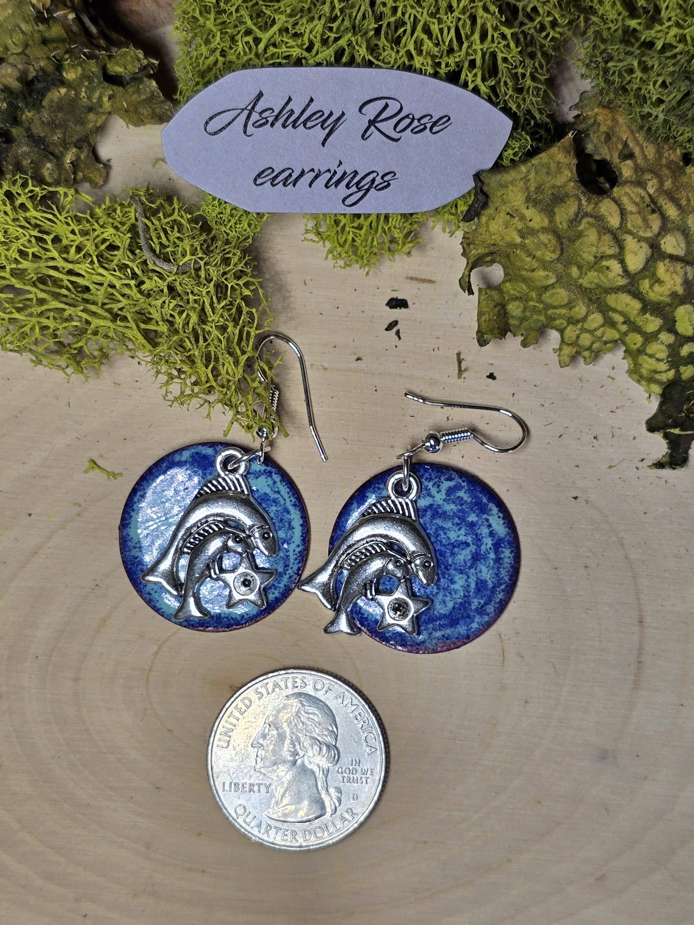 Pisces the Fish with Blue and Green background - Thumbnail 2